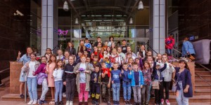 Волонтеры КПЭГ устроили для школьников праздник в День защиты детей
