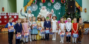 Волонтеры КПЭГ организовали новогодние елки для детей Кингисеппского района